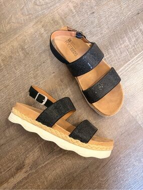 White Mountain Black Strappy Platform Sandals